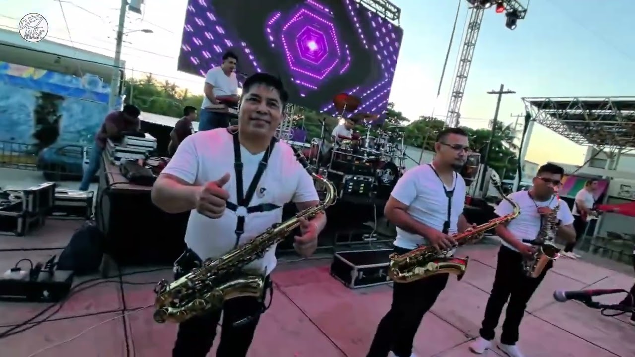 Los Siete Latinos - Popurrí Fiesta (En Vivo)