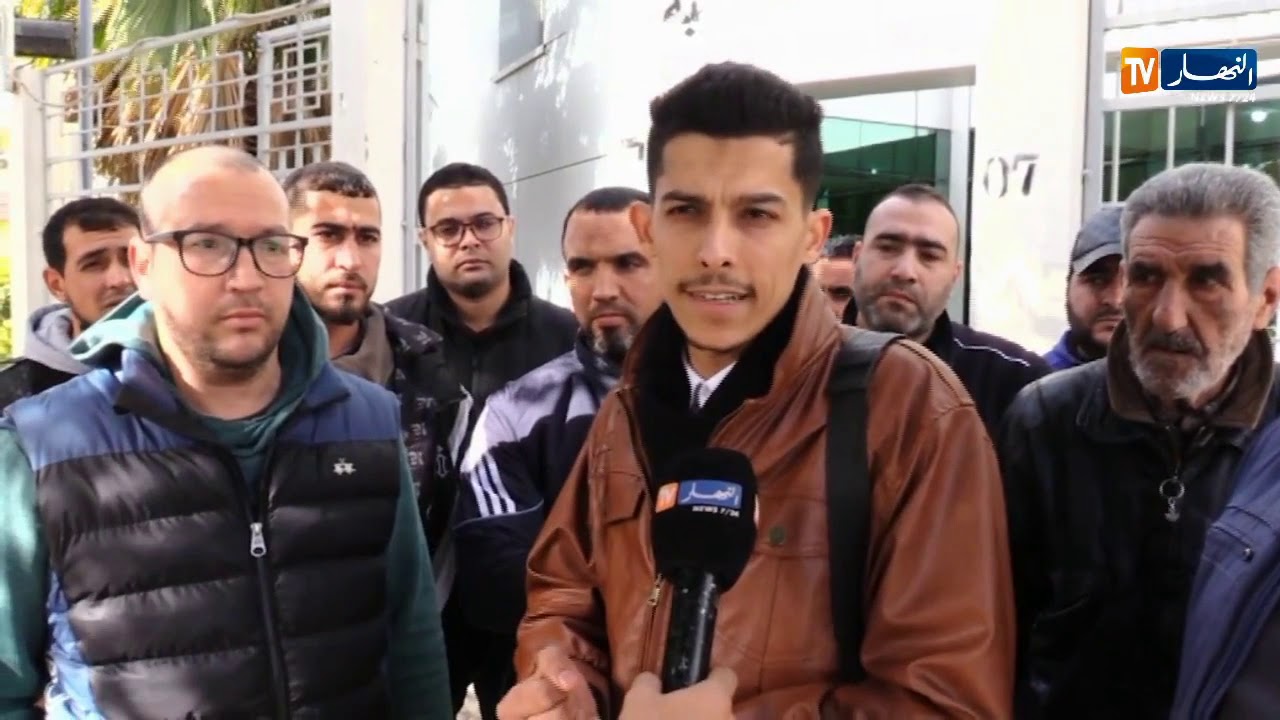 العاصمة: عشرات المواطنون يحتجون أمام مديرية الضرائب للرويبة