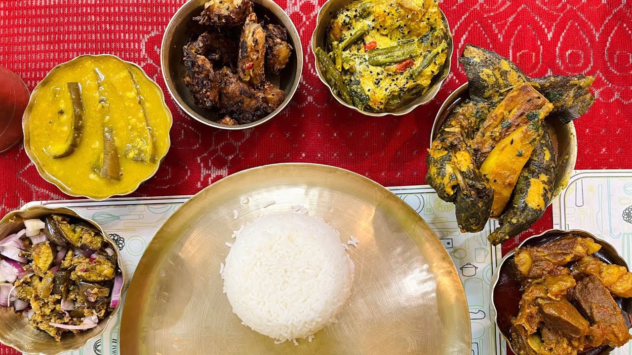 বছর শুরুতে জমিয়ে খাসি,ধামসা আলু | সাথে চর্বির বড়া,বোয়াল ঝাল,বেগুন বিউলির ডাল,সিংহি মাছের ঝোল