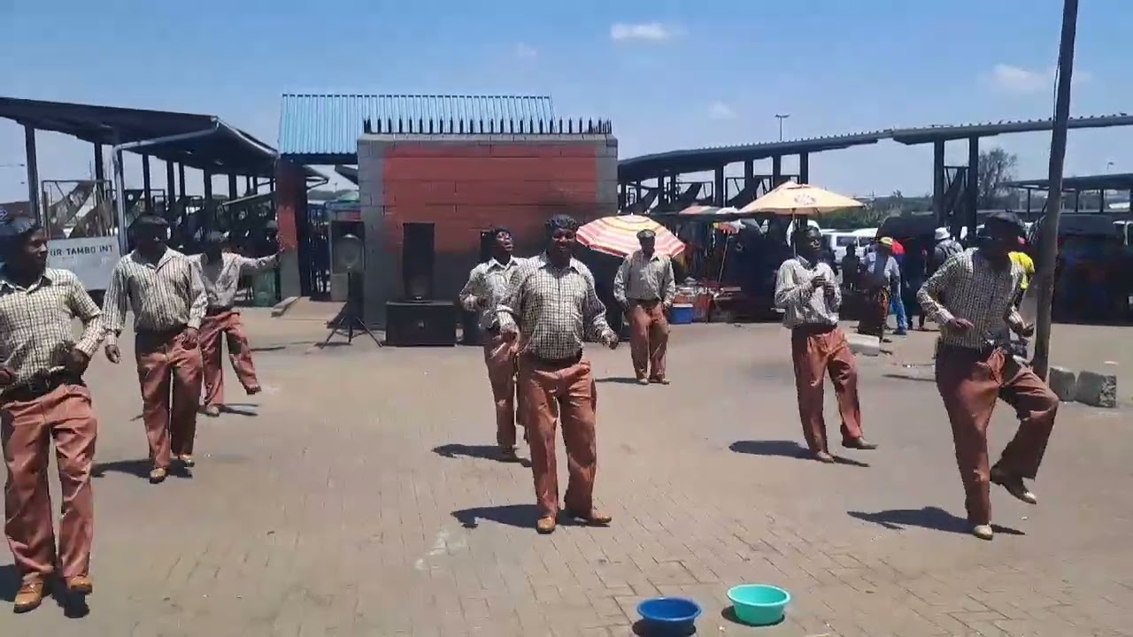 Dikgwari Txa Manyalo Ft Maredi
