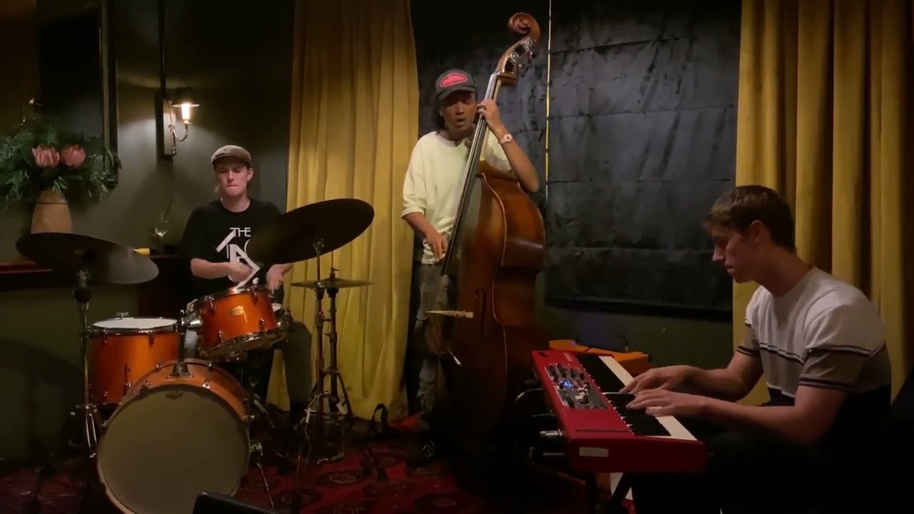 Grass Roots @ The CLF Art Lounge with Miles From Nowhere (Highlights)