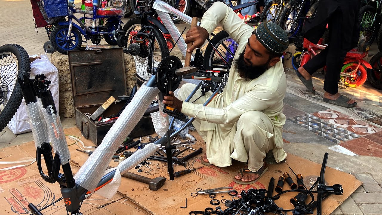 Roadside Bicycle Assembly | Cycle Banane Ka Poora Process | Complete Step-by-Step Proces .