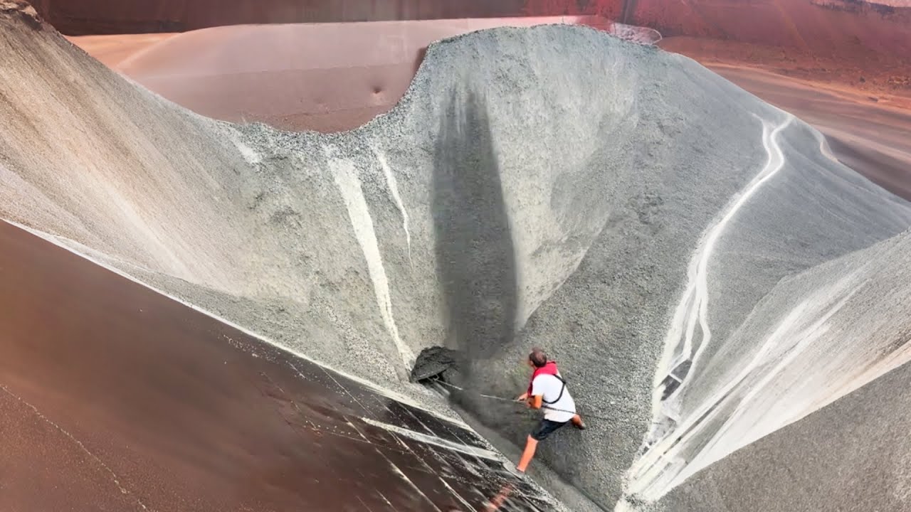 Barge unloading 4300 tonnes of crushed ore - Empty end of barge