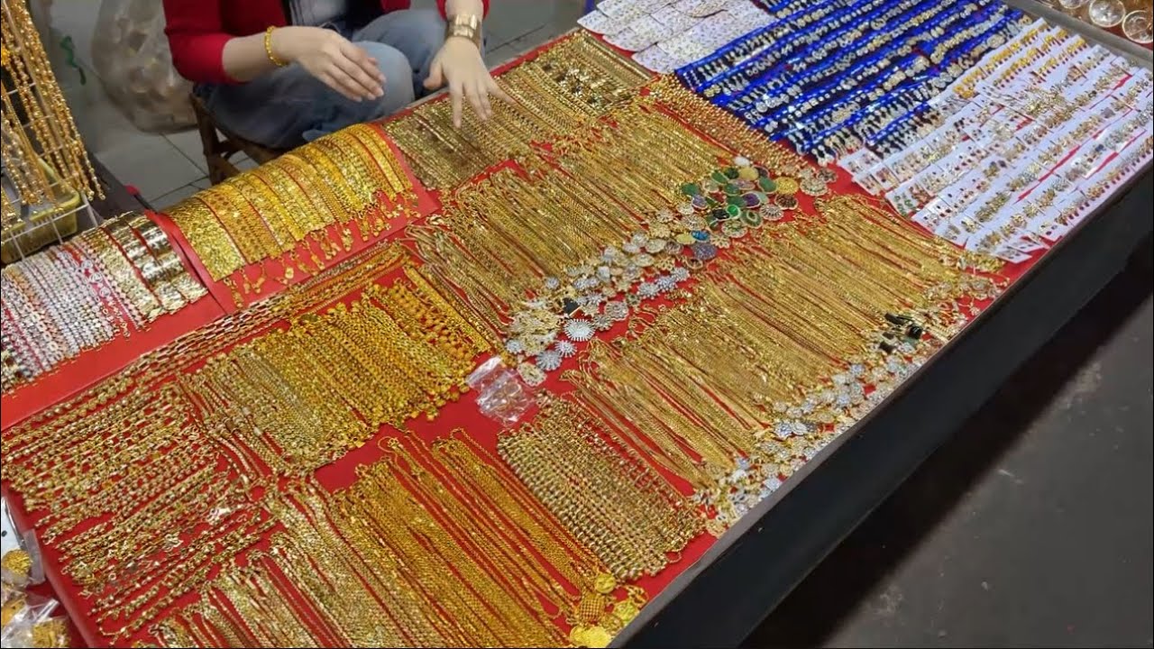ផ្សារសាមគ្គី ខេត្តកំពត / Traditional Cambodian Market in Kampot Province