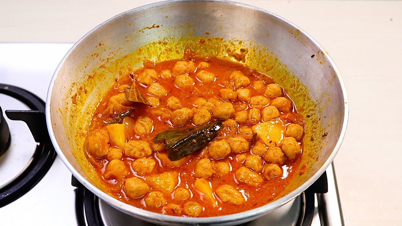 आलू सोया की मसालेदार सब्ज़ी जो बाकी सब्जियों  का स्वाद भुला दे | Aloo Soya Chunks Curry | Kabita