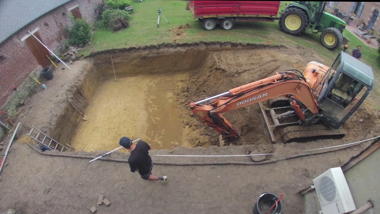 Création d'une piscine en auto construction en parpaings à bancher 10,5X4,5X1,5m en Normandie
