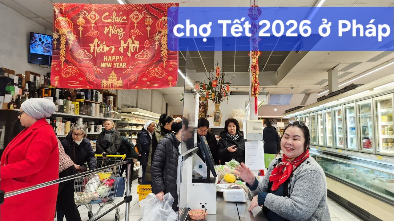 Chợ Việt Nam ở Pháp tình Strasbourg/  Nhộn nhịp ngày cận Tết/ Hoa quả trái cây ngập tràn.