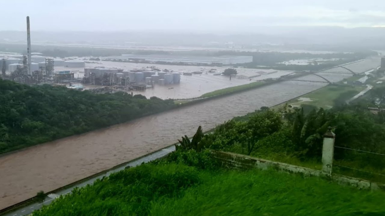 NEWS IN A MINUTE: Durban floods - Shipping containers float down N2 in &lsquo;near-apocalyptic&rsquo; scenes'