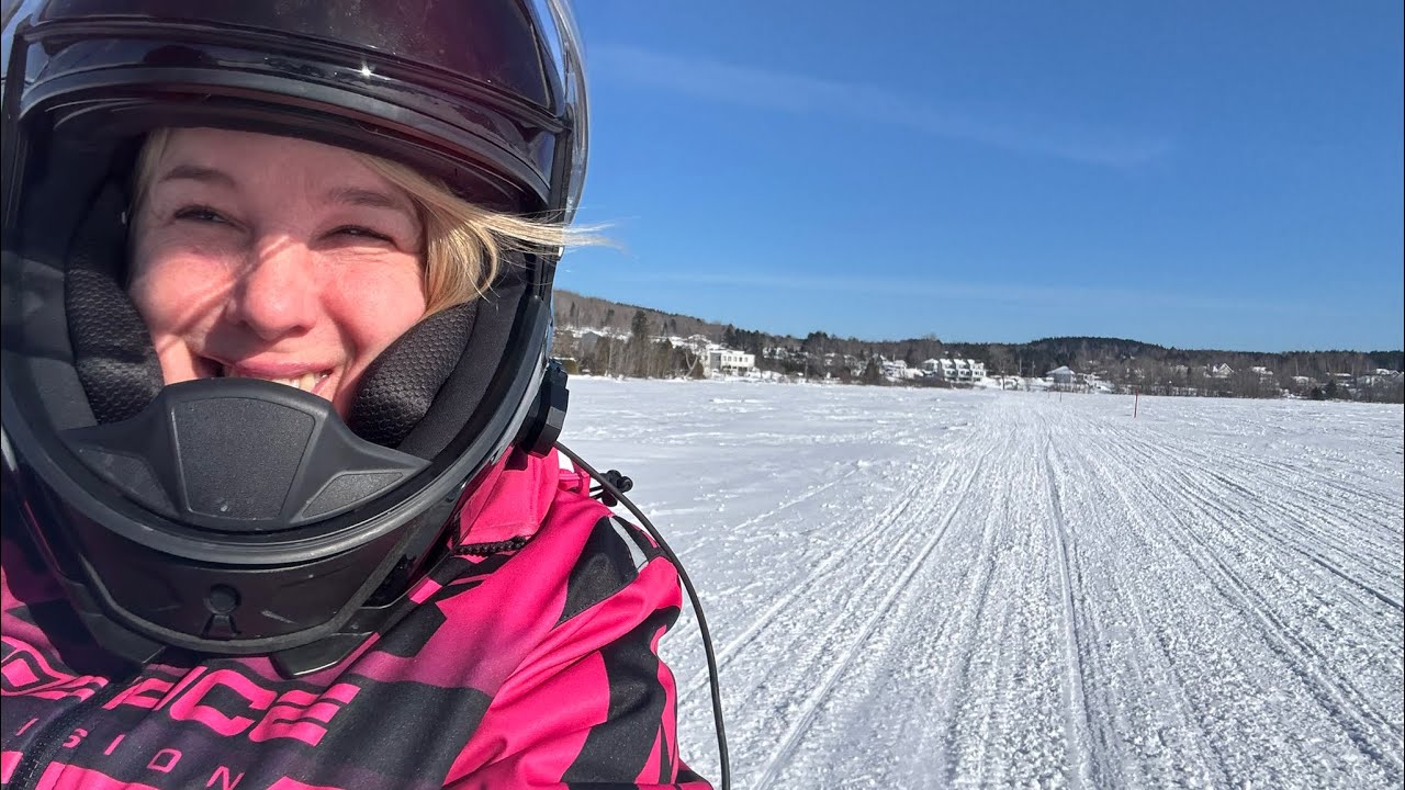 Une  grande ride de ski-doo,visite du centre de jour, trop cute vêtements pour Lauralie(3 fév 26)
