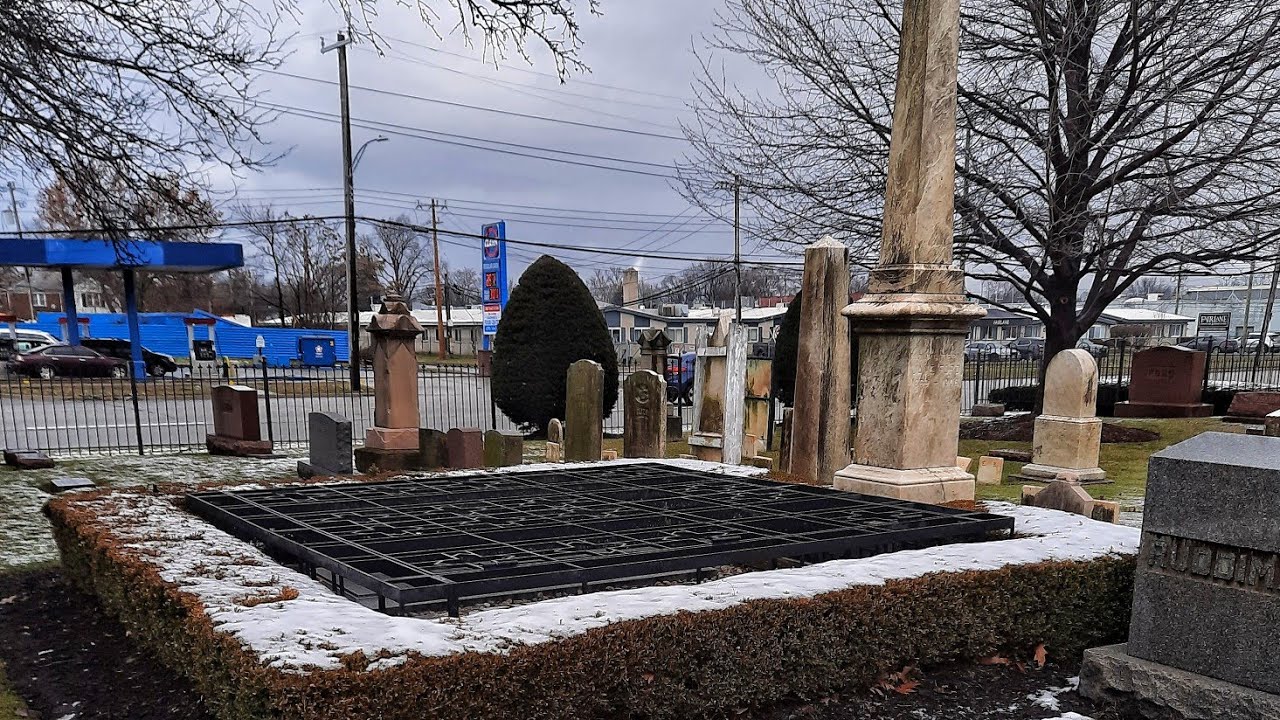 Henry Ford's grave