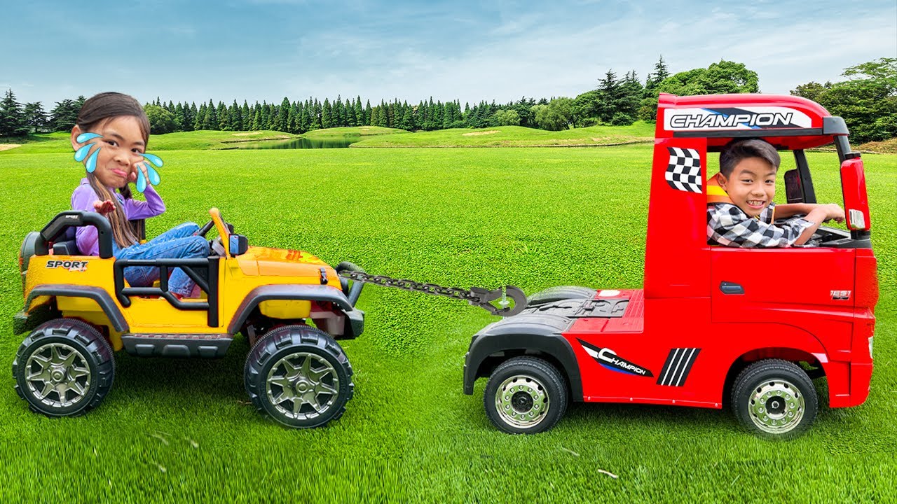 Eric and Charlotte Pretend Play Ride on Car Driving School | Kids Learn to Drive