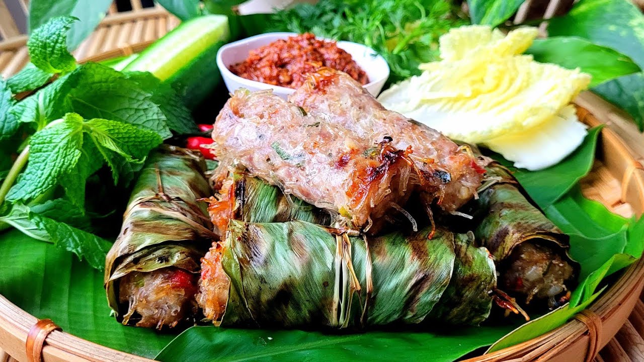 Pork Sausage Wrapped In Galangal Leaves | Qua Moo Hoa Bai Kha