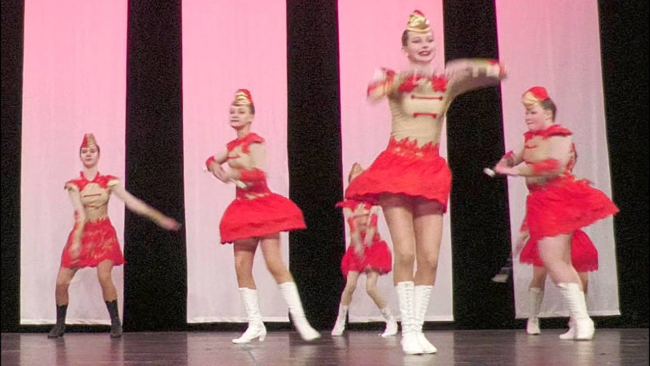 Mażoretki 'AZARIA' - Piekary Śląskie / Majorettes / formation baton classic kadet / Parada 2023
