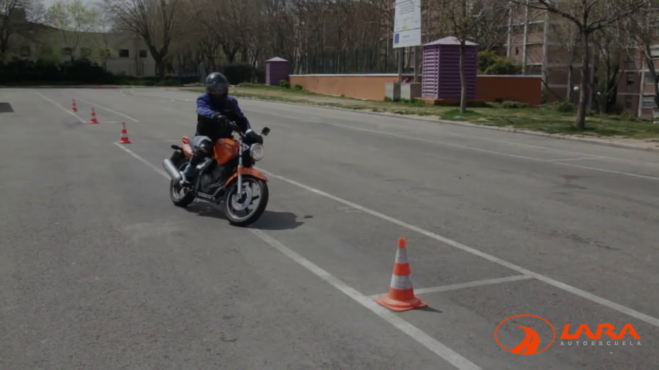 Autoescuela Lara: Clase Práctica de Moto y Maniobras Carnet A1 y A2
