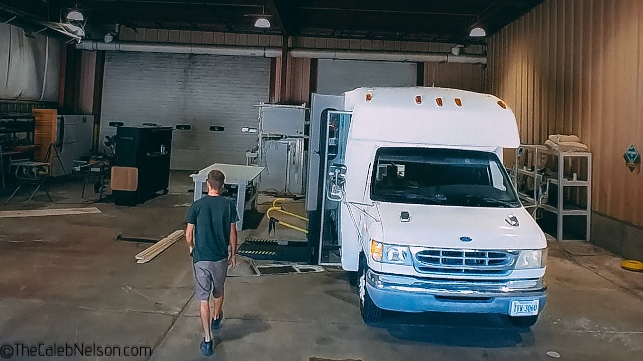 Skoolie Builder - Day in the life. Refinishing Old Floors