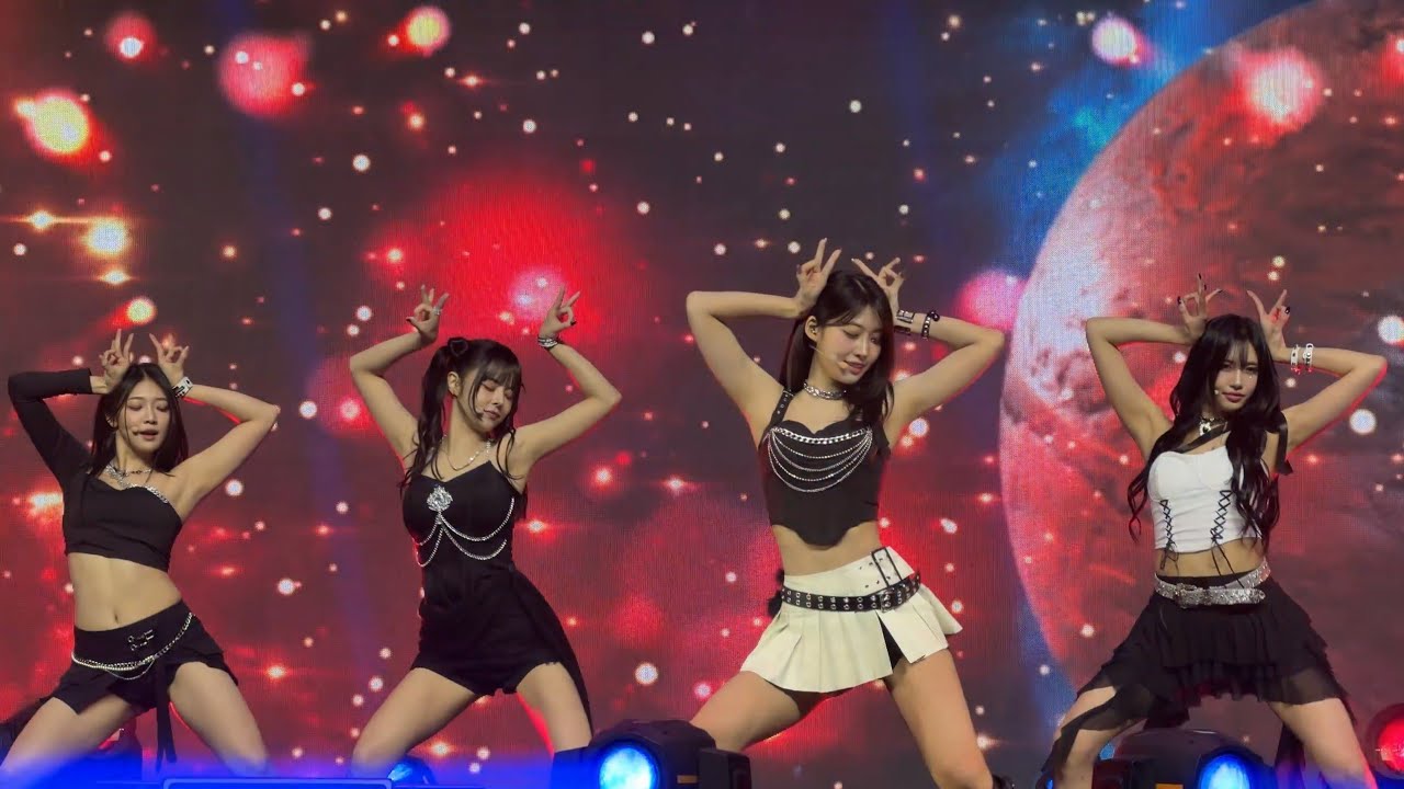 20251207 EVERGLOW(에버글로우) 'Bon Bon Chocolat' HONG KONGfancam 