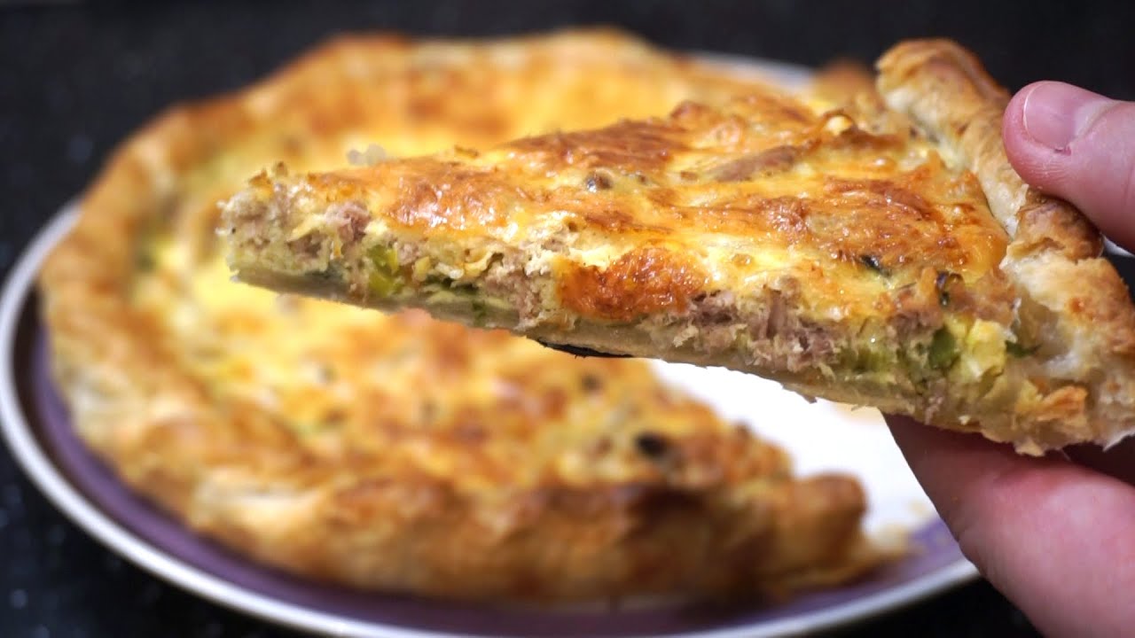 Пикантный тарт с тунцом и луком-пореем - простой и вкусный рецепт