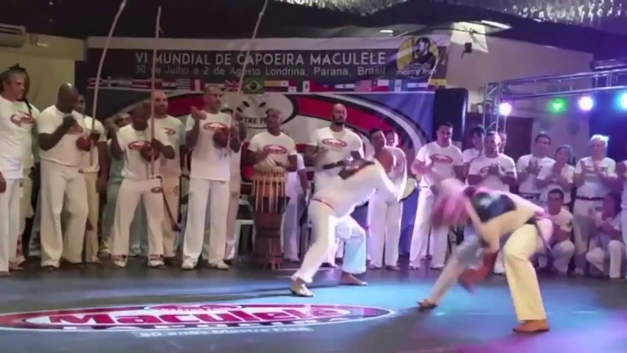 CAPOEIRA GIRL  DANDHARA MACULELE