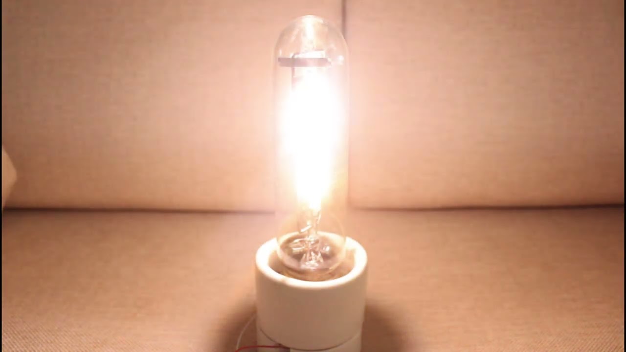 Luxten LVST 150W high pressure sodium lamp (started after 18 years)