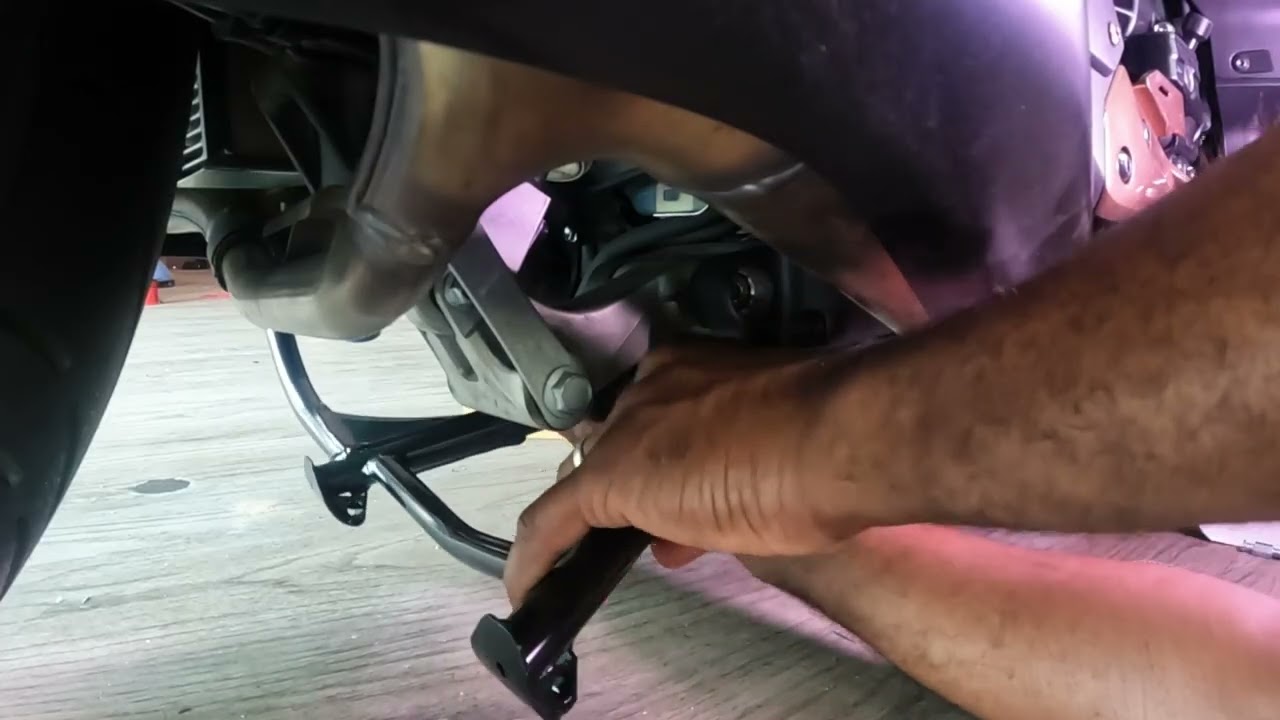 Quick & Easy Center Stand Install for Your Goldwing Bagger