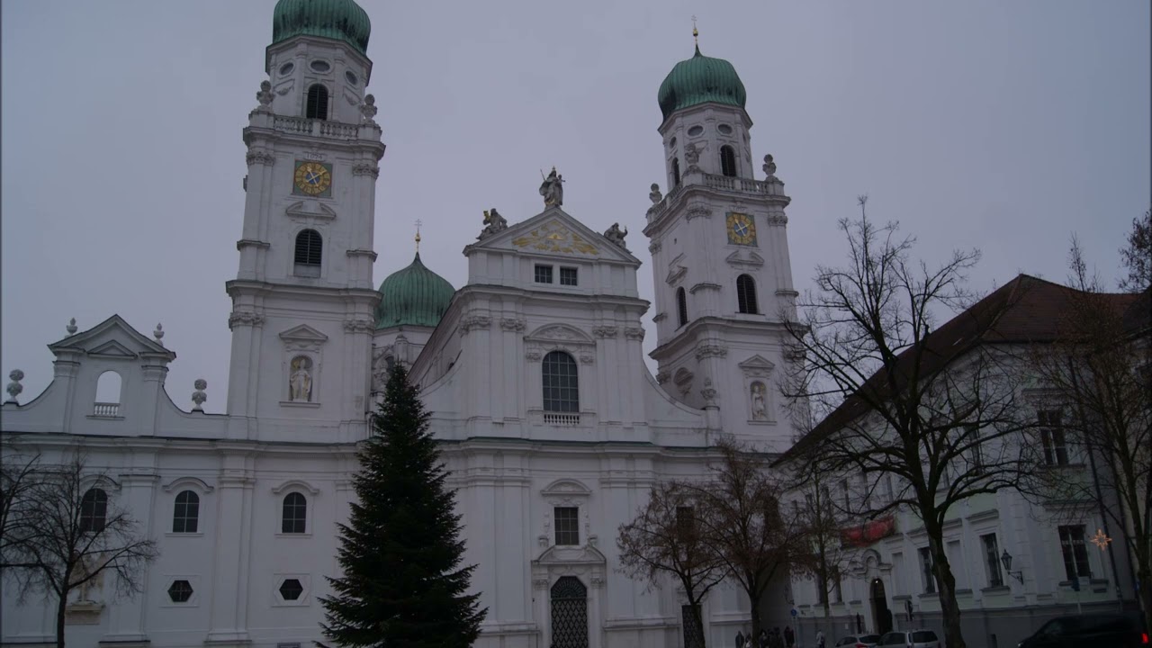 Passau - Dom St. Stephan: Sonntageläuten noch mit Stürmerin