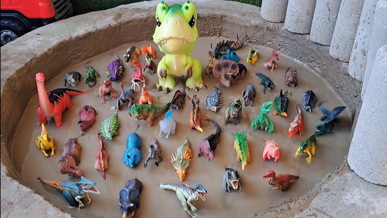 Dinossauros de Plástico Presos na Lama Therizinossauro Triceratops Psitacossauro Estiracossauro