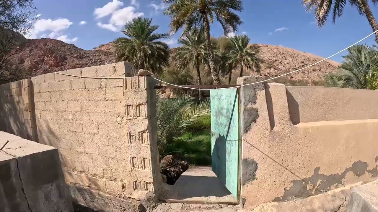 Walking among the rocks to see the water at Bousher- المشي  بين الصخور لمشاهدة الماء في ولاية بوشر