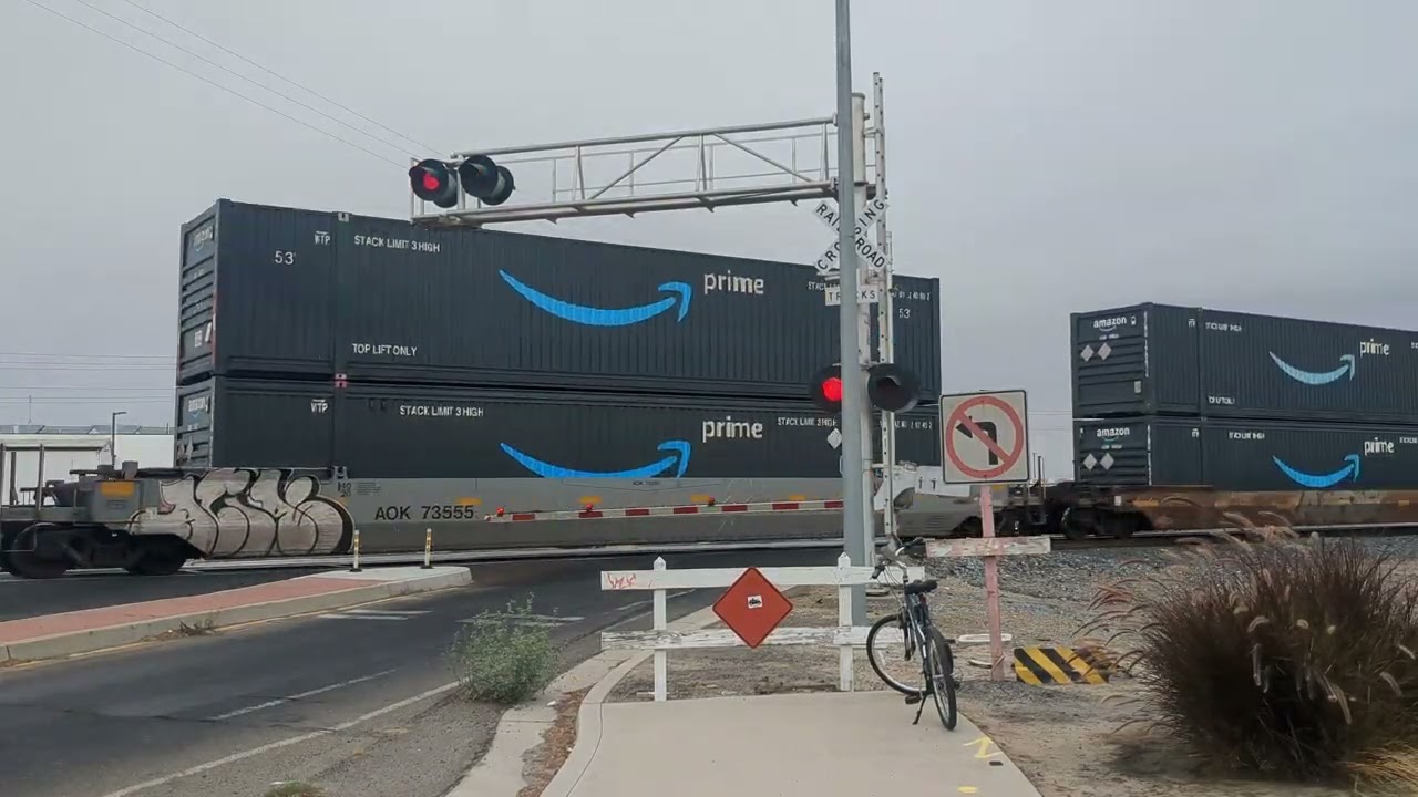 BNSF 7793 GE ES44DC leads Intermodal through Atwater, CA