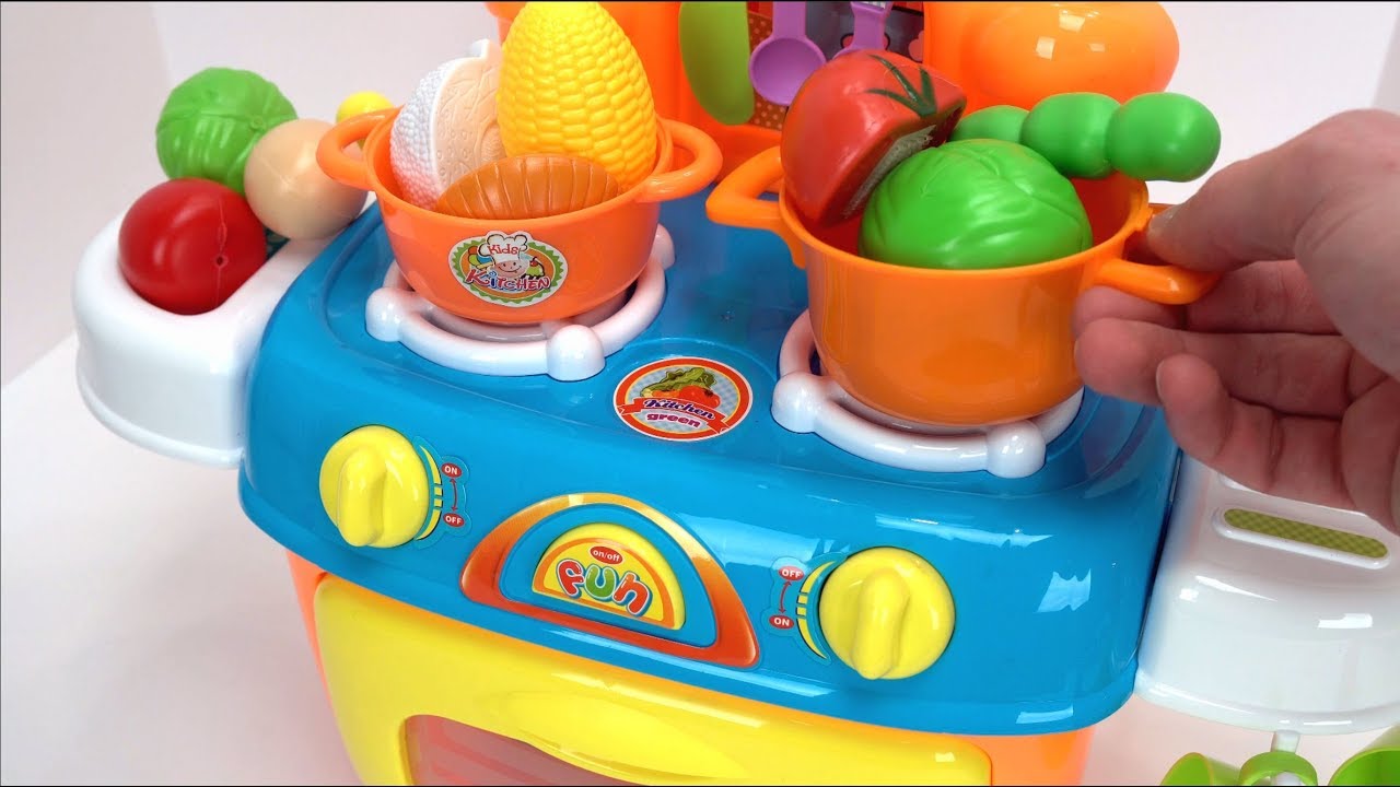 एक खिलौना रसोई Playset और वेल्क्रो फूड्स के साथ खाद्य नाम जानें!
