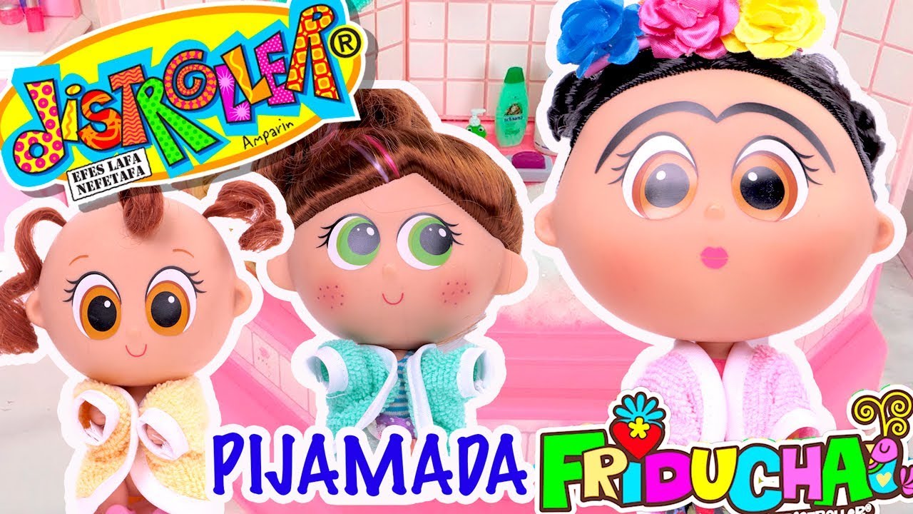 FRIDUCHA de DISTROLLER Hace una PIJAMA con Chamoy y Amiguis! – Juguetes Fantasticos