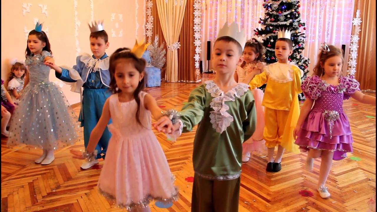 Танец принцев и принцесс. ДОУ №8 