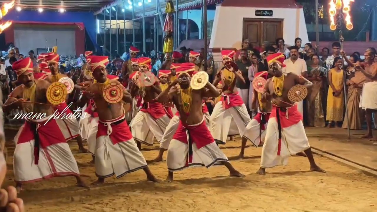 സ്വർണ്ണ കുടയേന്തിയ കണ്ണൻ്റെ മുൻമ്പിൽ തിരുമുൻമ്പിൽ വേല