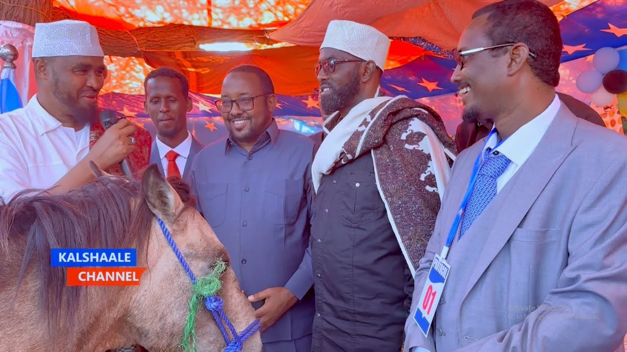 Adhicadeeye  Munaasibad balaadhan Iyo Hadyad qaali ah oo Madaxwaynaha SSC Khaatumo la gudoonsiiyey