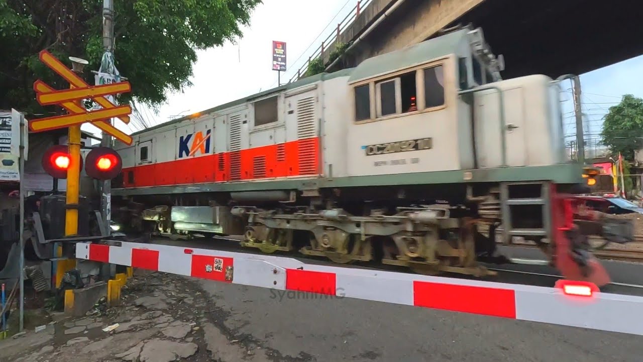 Perlintasan Kereta Api ALKMAAR | Palang Unik SIEMENS Kecil