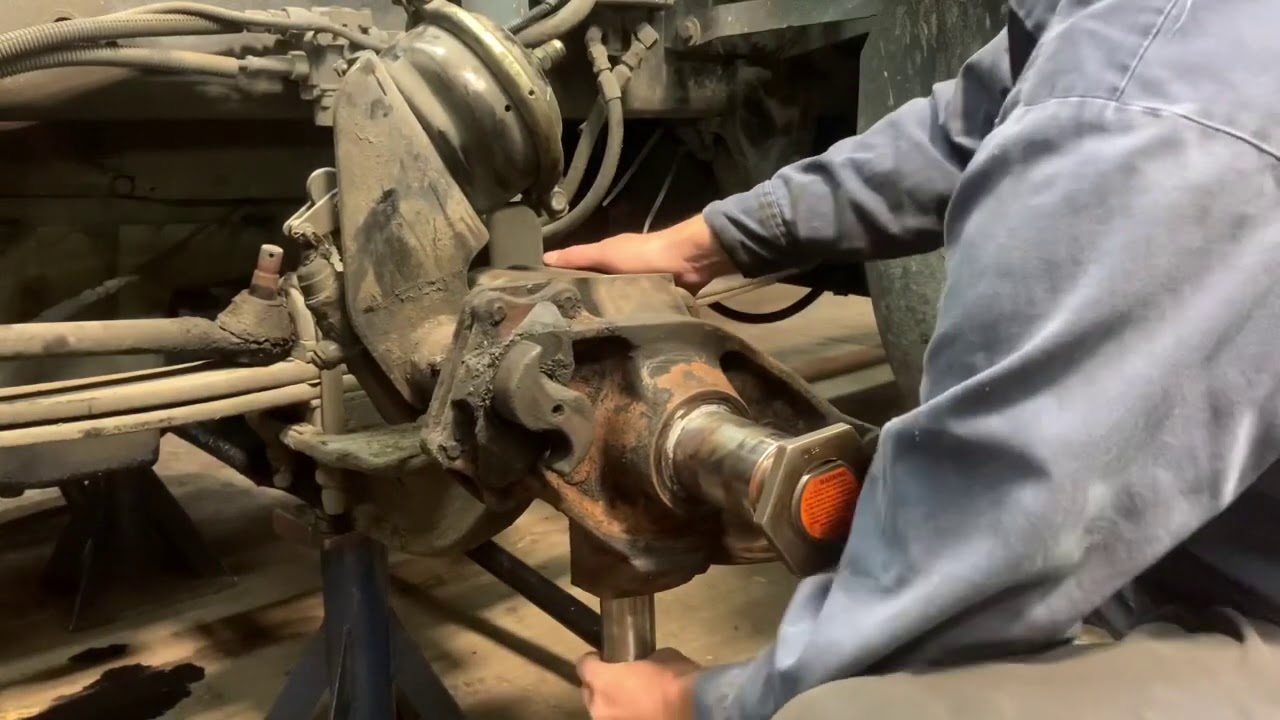 Freightliner | King Pin Replacement
