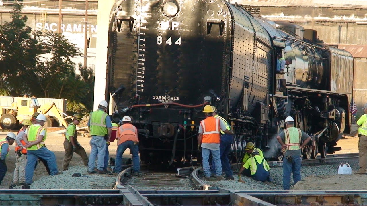Union Pacific 844 derails in Sacramento CA