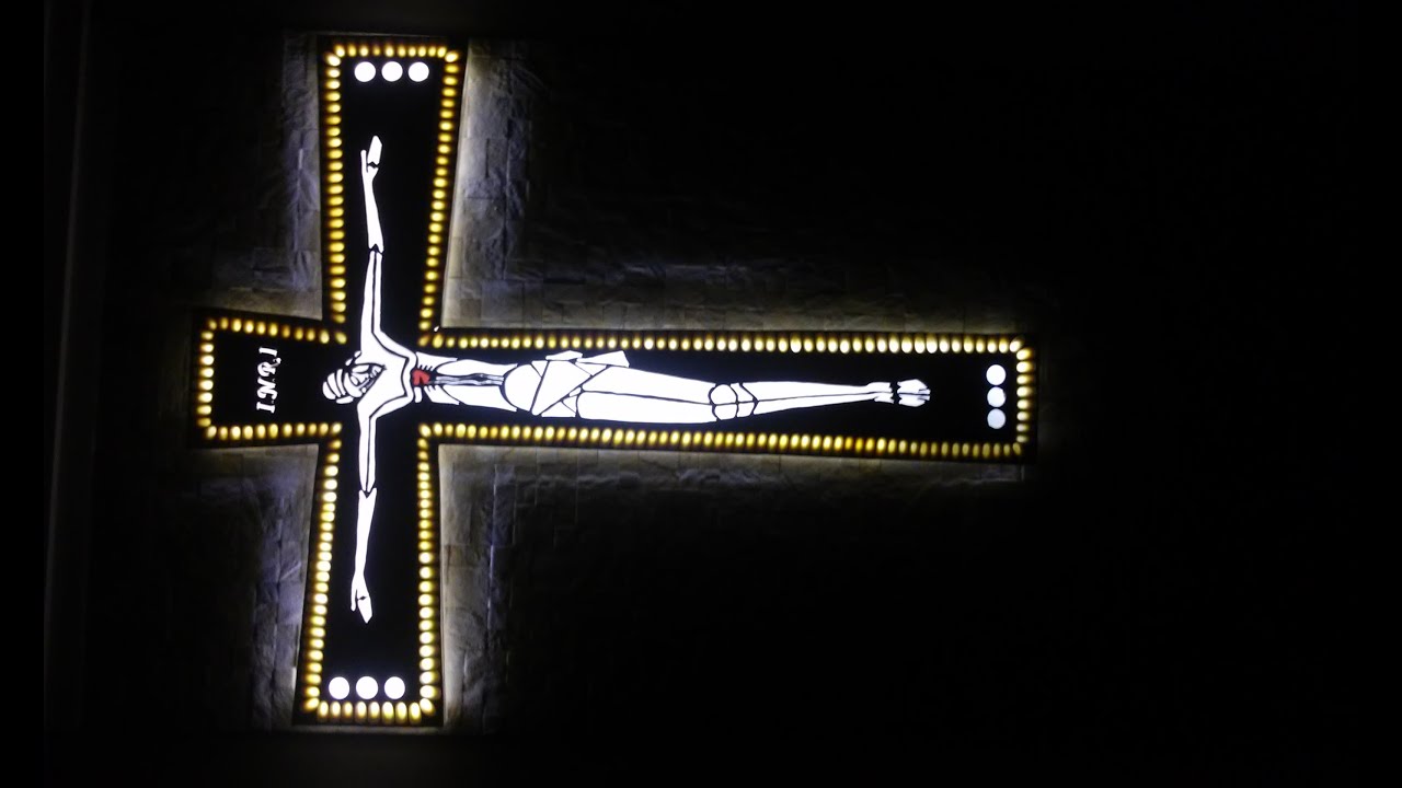 LUMINÁRIA DE CRUZ EM PVC