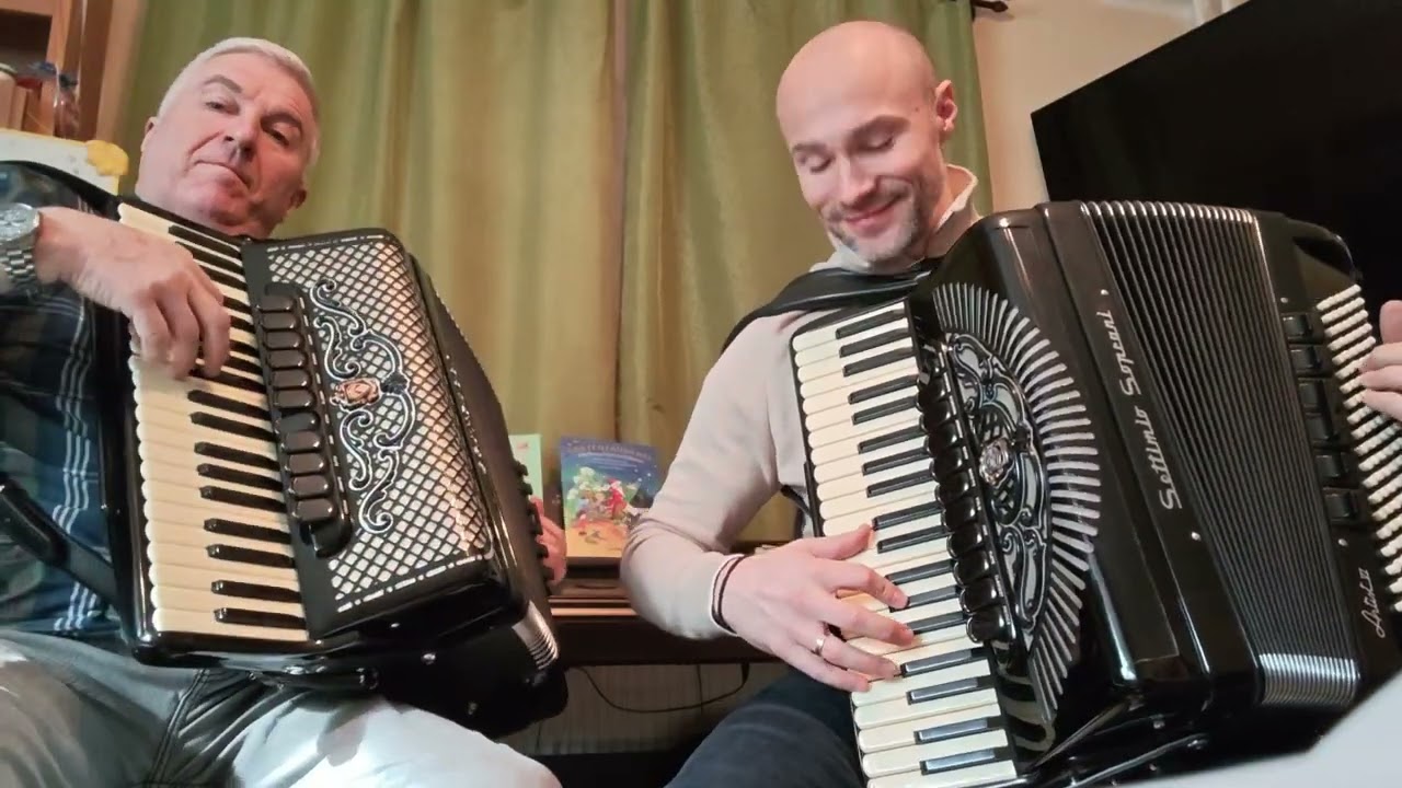 Danas.Kod mene.Malo oko harmonika.I spontano onako /frei/ svirka.Aleksandar Sofronijevic MAESTRO