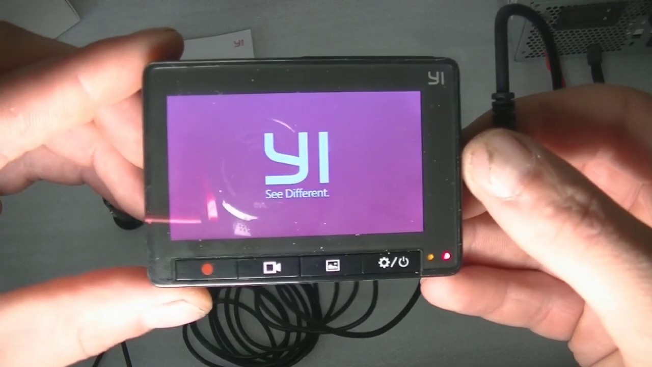 Автомобильный видеорегистратор YI Smart Dash Camera