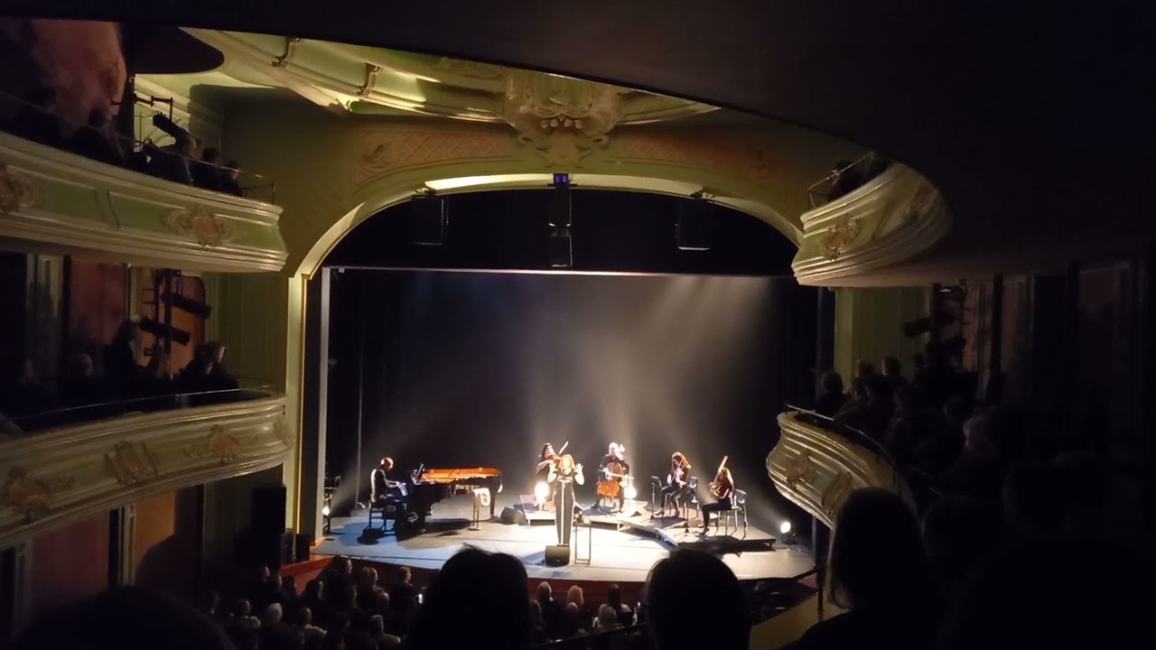 Anneke van Giersbergen - Thunderstruck (AC/DC cover) - live in Zwolle - Heavy Strings - 31-01-2024