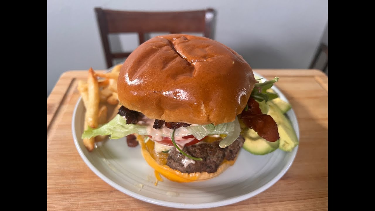 THIS ONE FOR THE MEMBERS| HUGE JUICY BURGER 🍔