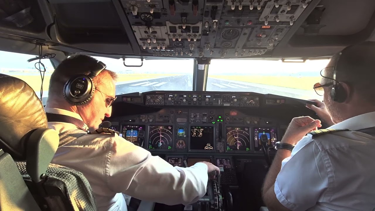 EBBR / BRU  Take-off  RWY 25R  |  Boeing 737 NG  -  Cockpit View