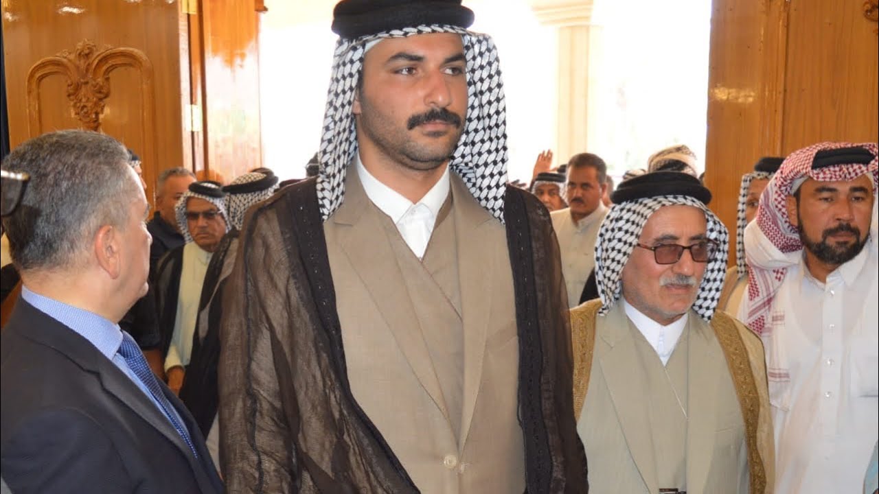 حضور الشيخ صادق ال خان شيخ الدعوم العام لمجلس عزاء الامير مثنى ال حاتم امير بني حسن