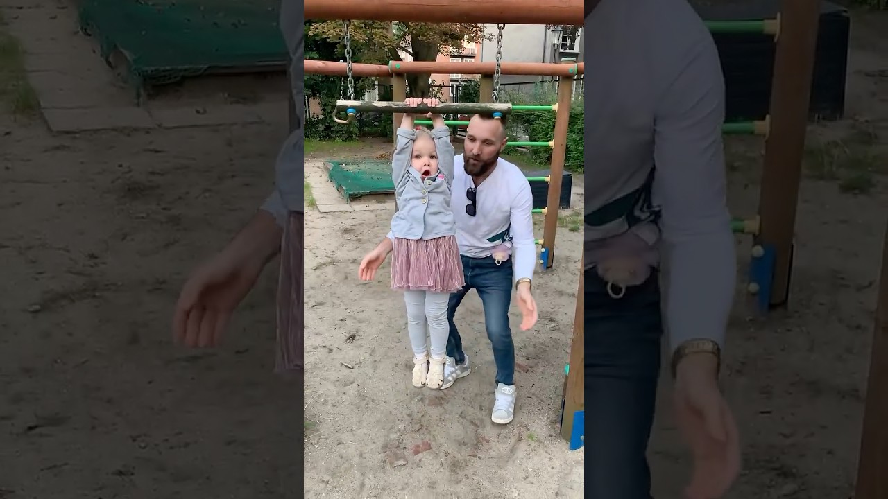 Висим на турнике #baby #babygirl #cute #игра