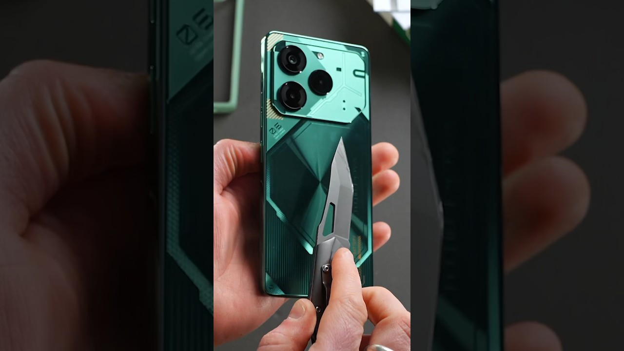 World&rsquo;s CRAZIEST Phone! 🤯