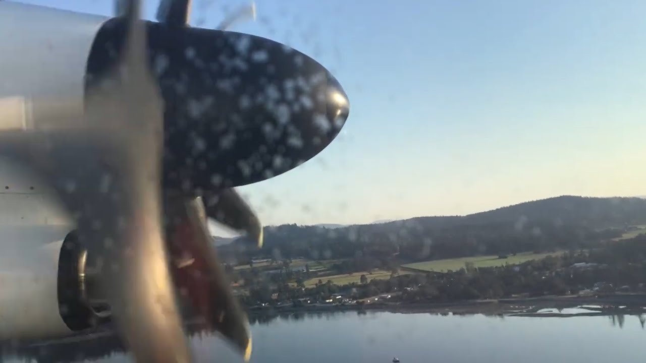 Uncut Footage: WestJet Dash 8-400 Arriving in Victoria