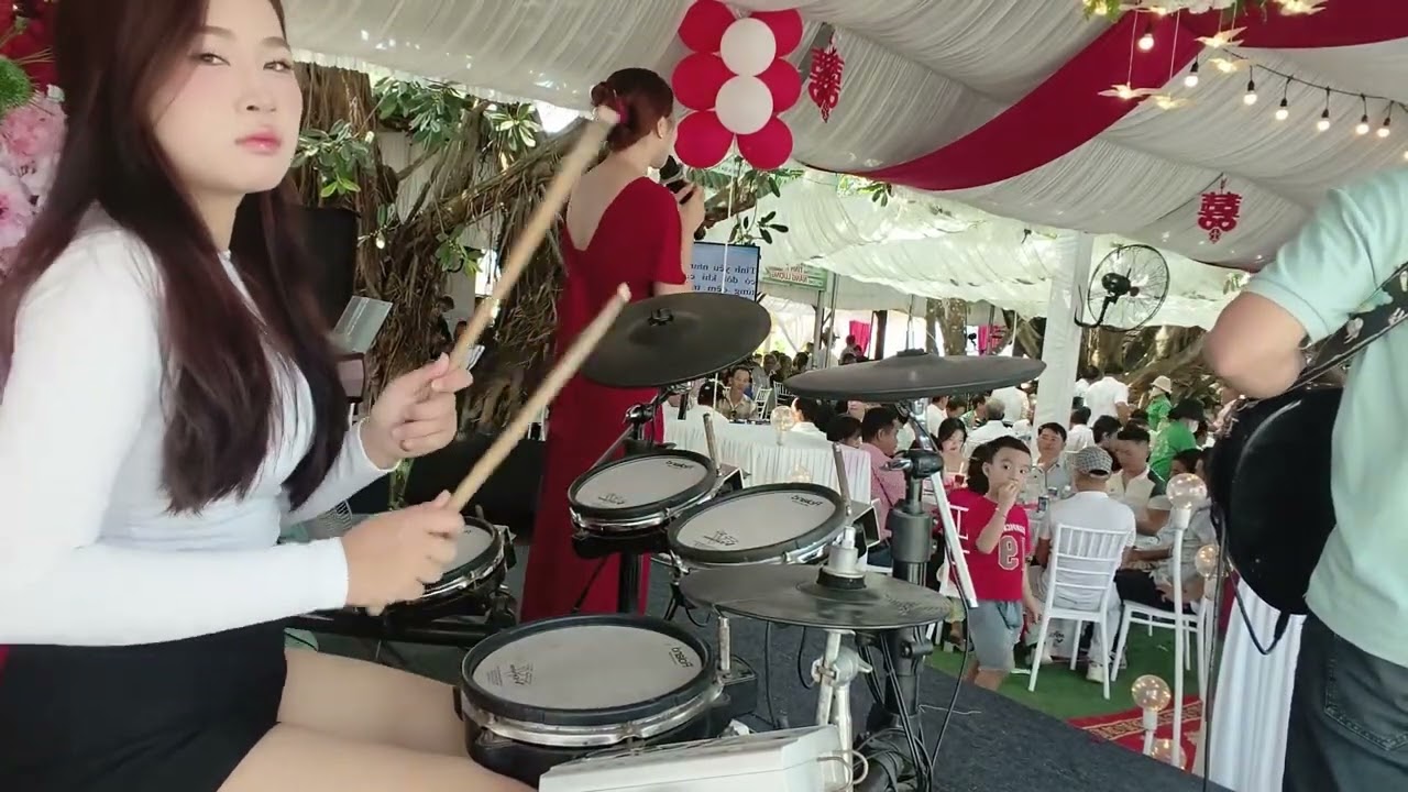 T&igrave;nh Ca Mu&ocirc;n Đời Nhạc Hay Chị G&aacute;i Mc | NiNi Drum