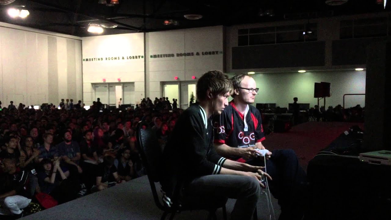 Paragon LA Crowd Clapping Dreamland Theme