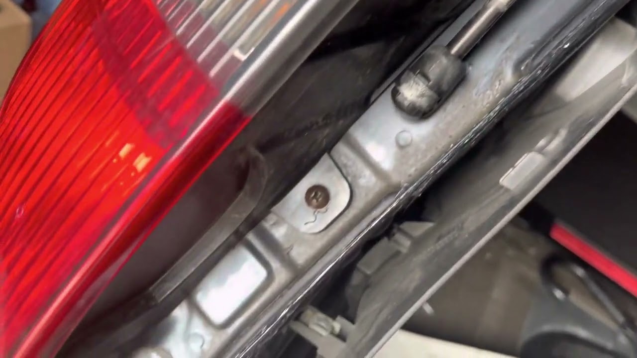 Przecieki wody do bagażnika Ford Focus