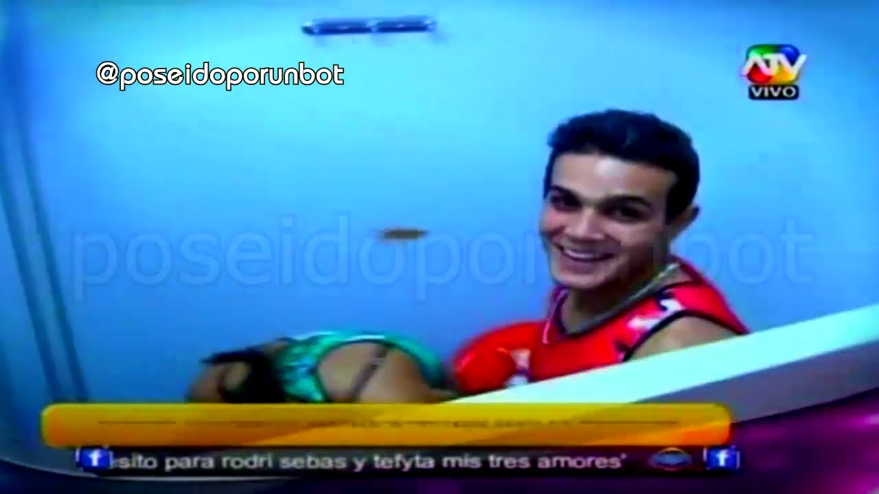 COMBATE: Mario Irivarren Beso a Alondra en los Camerinos 29/10/2013